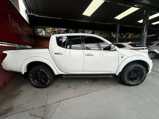 MITSUBISHI-L200 TRITON-3.2 HPE 4X4 CD 16V TURBO INTERCOOLER DIESEL 4P AUTOMÁTICO MITSUBISHI-L200 TRITON-2015
