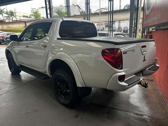 MITSUBISHI-L200 TRITON-3.2 HPE 4X4 CD 16V TURBO INTERCOOLER DIESEL 4P AUTOMÁTICO MITSUBISHI-L200 TRITON-2015