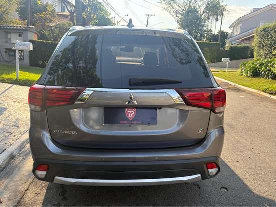 MITSUBISHI-OUTLANDER-2018