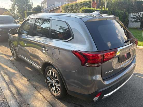 MITSUBISHI-OUTLANDER-2.0 COMFORT 16V GASOLINA 4P AUTOMÁTICO MITSUBISHI-OUTLANDER-2018