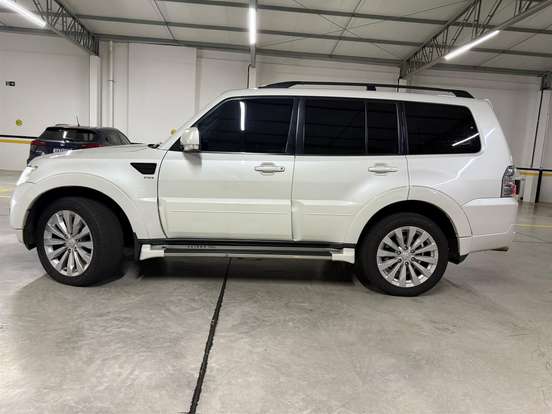 MITSUBISHI-PAJERO-3.2 HPE S 4X4 7 LUGARES 16V TURBO INTERCOOLER DIESEL 4P AUTOMÁTICO MITSUBISHI-PAJERO-2015