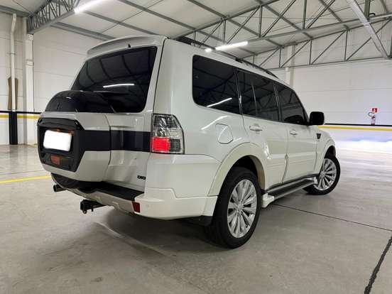 MITSUBISHI-PAJERO-3.2 HPE S 4X4 7 LUGARES 16V TURBO INTERCOOLER DIESEL 4P AUTOMÁTICO MITSUBISHI-PAJERO-2015
