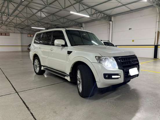 MITSUBISHI-PAJERO-2015