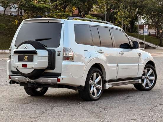 MITSUBISHI-PAJERO FULL-2013