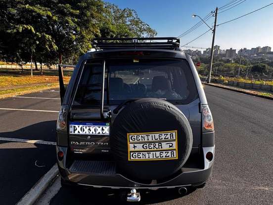 MITSUBISHI-PAJERO TR4-2.0 4X4 16V 140CV FLEX 4P AUTOMÁTICO MITSUBISHI-PAJERO TR4-2014