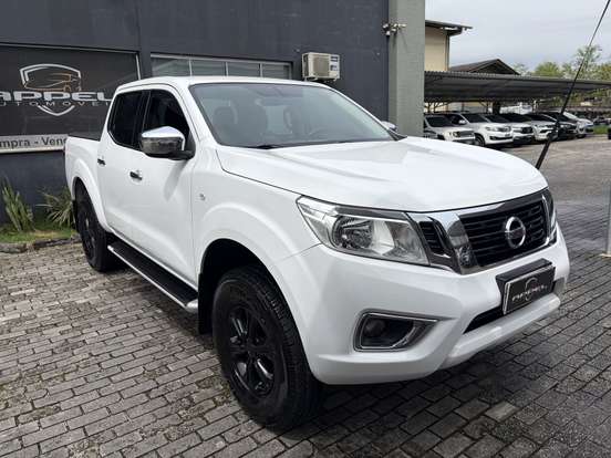 NISSAN-FRONTIER-2017