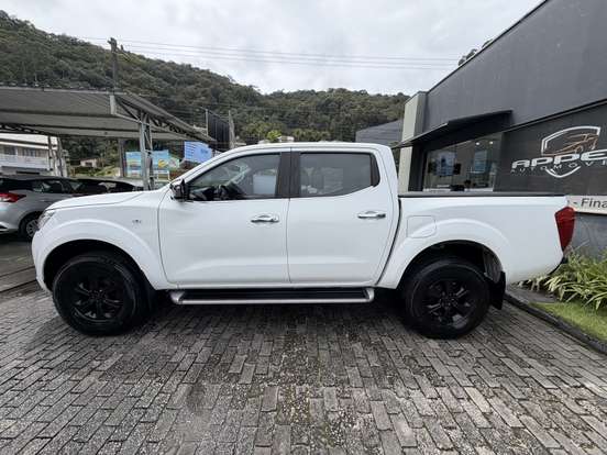 NISSAN-FRONTIER-2.3 16V TURBO DIESEL SE CD 4X4 AUTOMÁTICO NISSAN-FRONTIER-2017