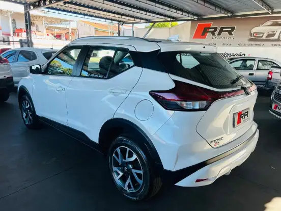 NISSAN-KICKS-2023