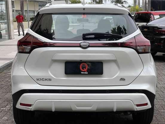 NISSAN-KICKS-2023
