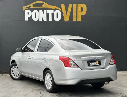 NISSAN-VERSA-2017