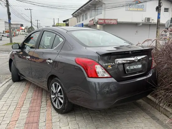 NISSAN-VERSA-2019