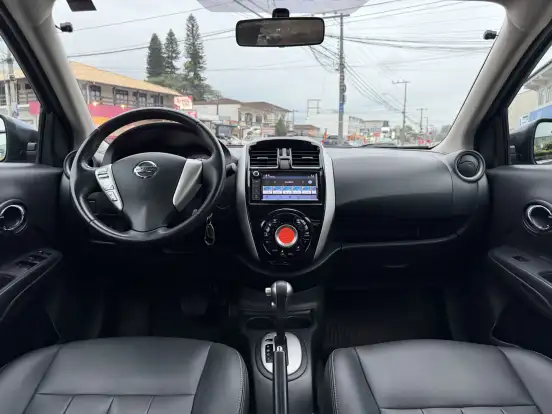 NISSAN-VERSA-2019