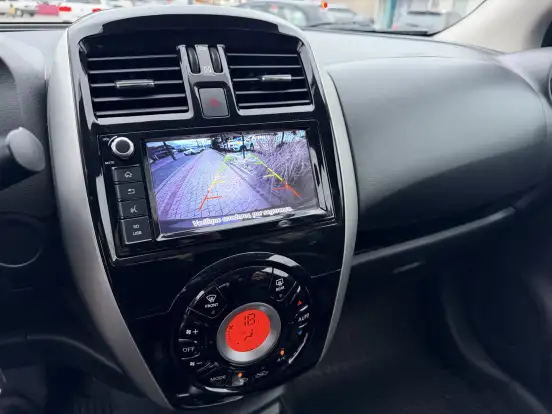 NISSAN-VERSA-2019
