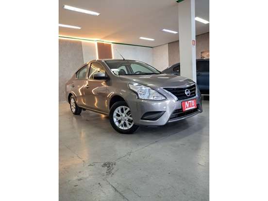 NISSAN-VERSA-2017