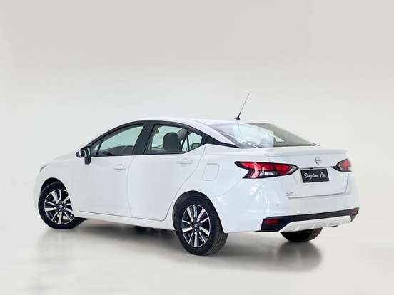 NISSAN-VERSA-2021