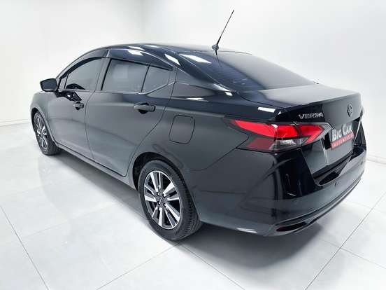 NISSAN-VERSA-2023