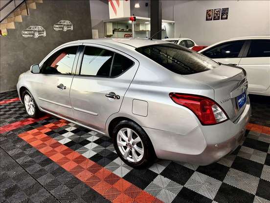 NISSAN-VERSA-2012