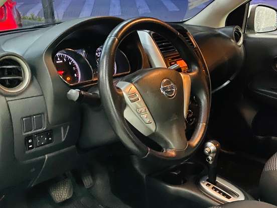 NISSAN-VERSA-2019