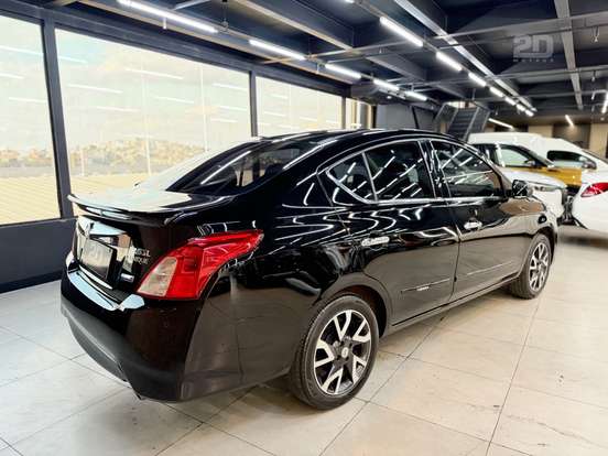 NISSAN-VERSA-2017