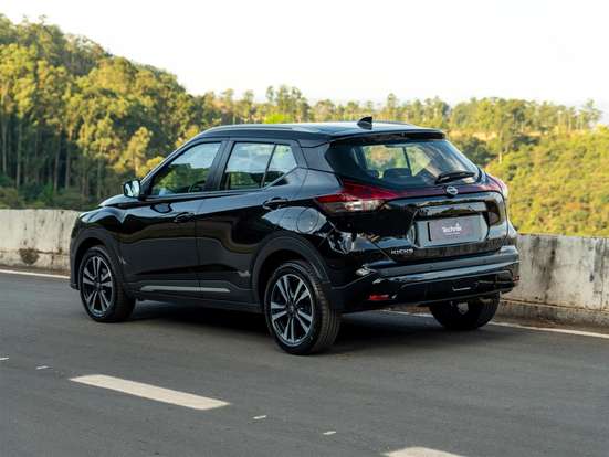NISSAN-KICKS-2023