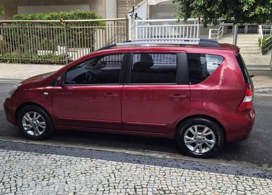 NISSAN-LIVINA-2012