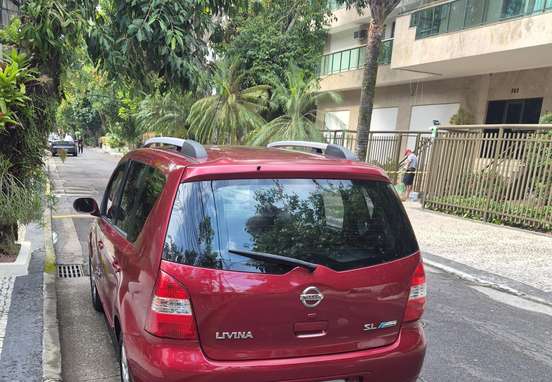 NISSAN-LIVINA-2012