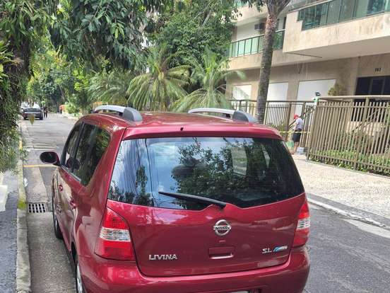 NISSAN-LIVINA-1.8 SL 16V FLEX 4P AUTOMÁTICO NISSAN-LIVINA-2012