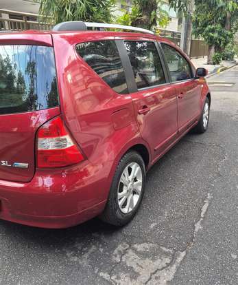 NISSAN-LIVINA-2012