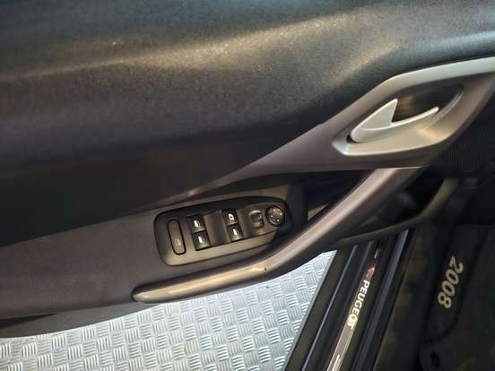 PEUGEOT-2008-1.6 16V FLEX ALLURE 4P AUTOMÁTICO PEUGEOT-2008-2022