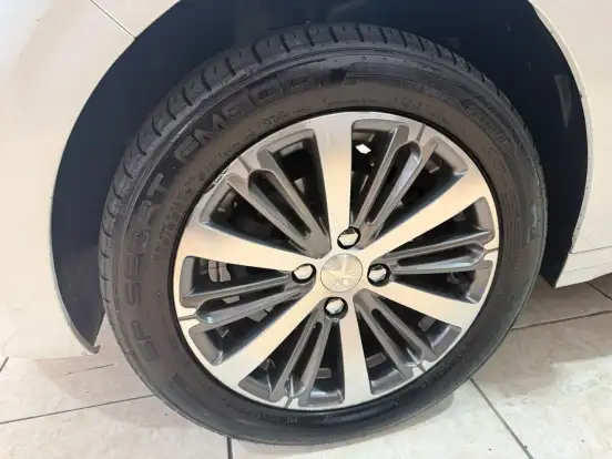 PEUGEOT-208-1.6 GRIFFE 16V FLEX 4P AUTOMÁTICO PEUGEOT-208-2018