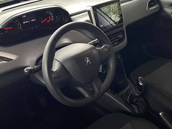 PEUGEOT-208-2019