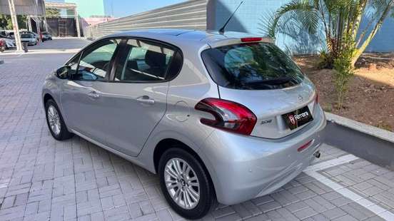 PEUGEOT-208-2019