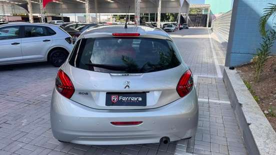 PEUGEOT-208-2019