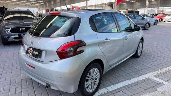 PEUGEOT-208-2019