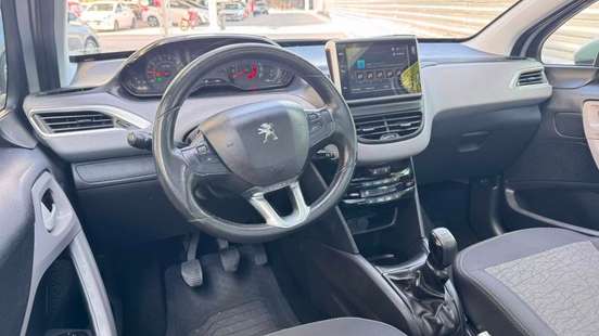 PEUGEOT-208-2019