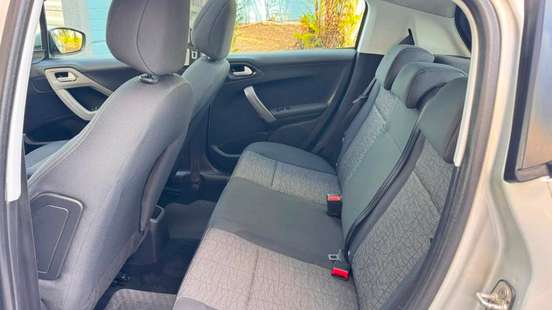 PEUGEOT-208-2019