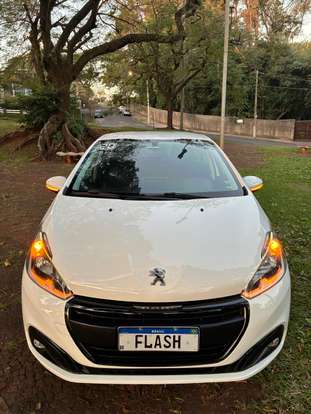 PEUGEOT-208-2019