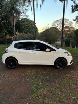 PEUGEOT-208-2019