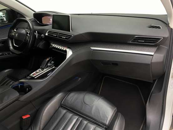 PEUGEOT-3008-2018