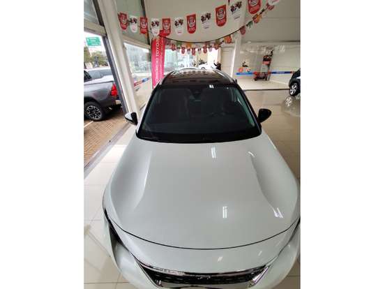 PEUGEOT-5008-2018
