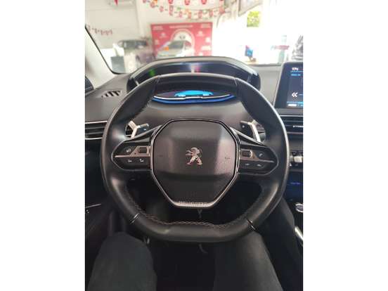 PEUGEOT-5008-2018