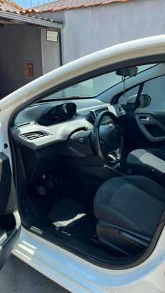 PEUGEOT-208-2016