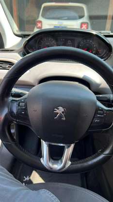 PEUGEOT-208-2016