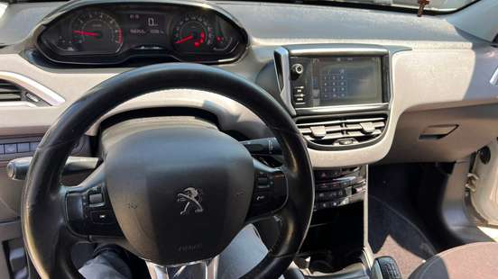 PEUGEOT-208-2016