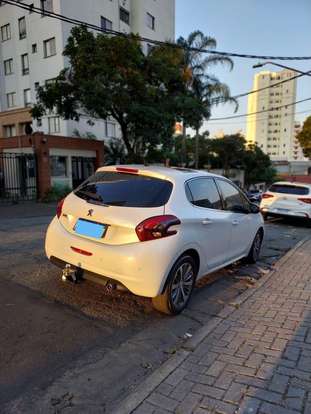 PEUGEOT-208-2016