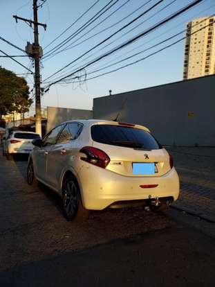 PEUGEOT-208-1.6 GRIFFE 16V FLEX 4P AUTOMÁTICO PEUGEOT-208-2016