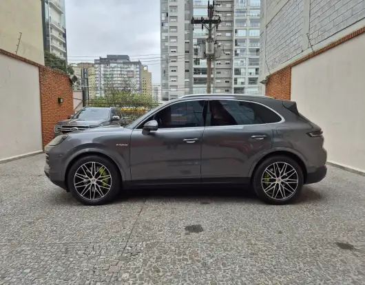 PORSCHE-CAYENNE-2025