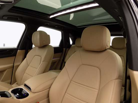 PORSCHE-CAYENNE-2021