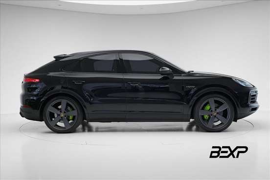PORSCHE-CAYENNE-2022