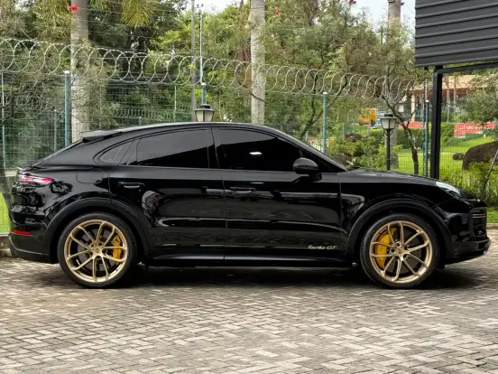 PORSCHE-CAYENNE-2022